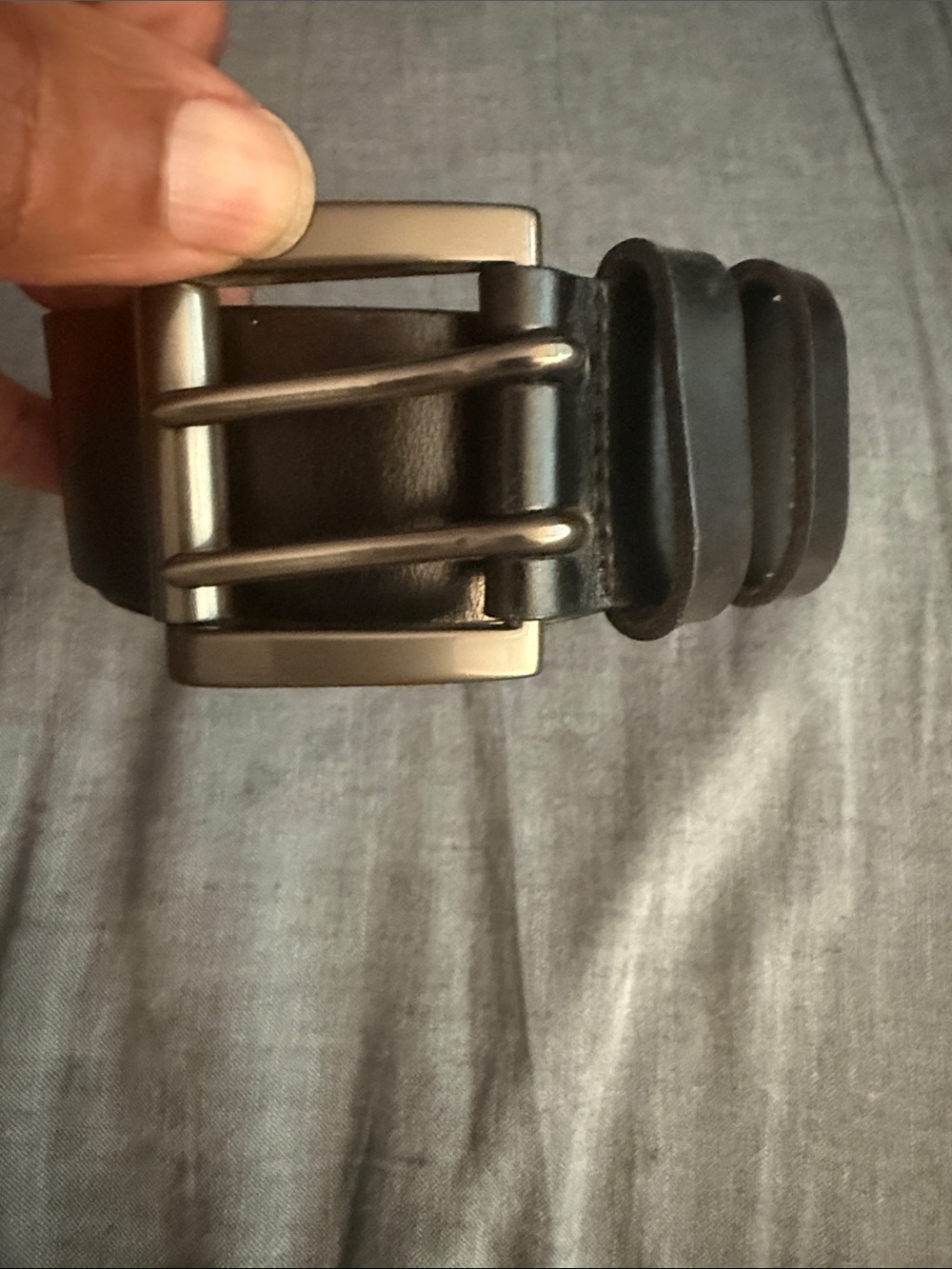 Levis Genuine Black Leather Belt with brushed silver buckle - Size 42